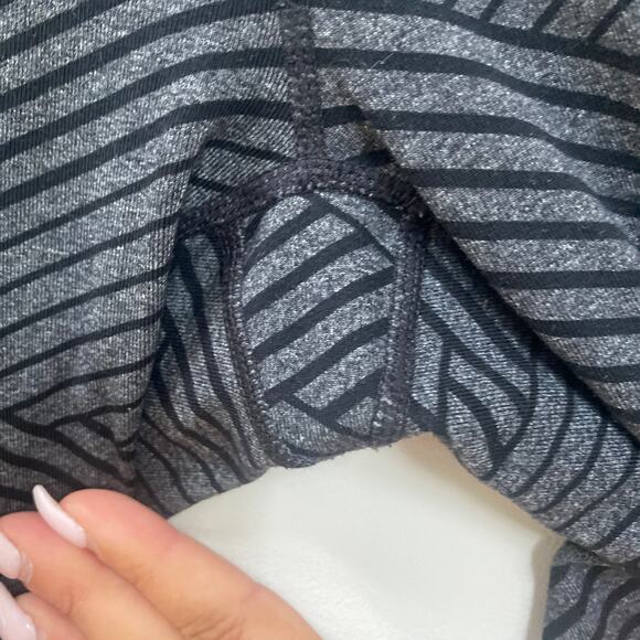 Prana Dark Grey with Black Geometric Stripe Leggings Size Small - Picture 3 of 6